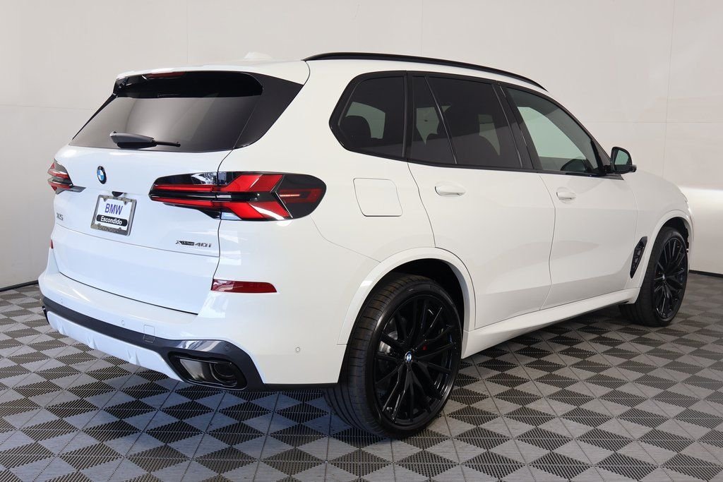 New 2026 Alpine White BMW xDrive40i image 2