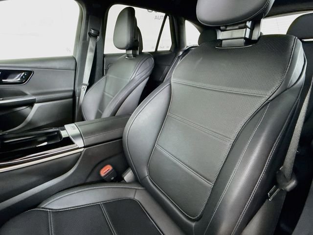 Used 2025  Mercedes-Benz GLC 300 image 21