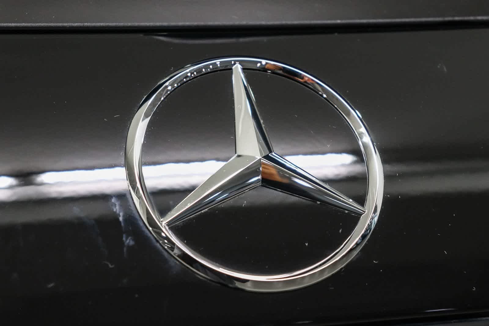 New 2027 Black Mercedes-Benz GLC 300 image 13