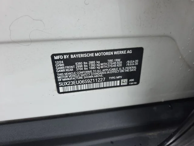 Used 2025 White Metallic BMW xDrive40i image 37