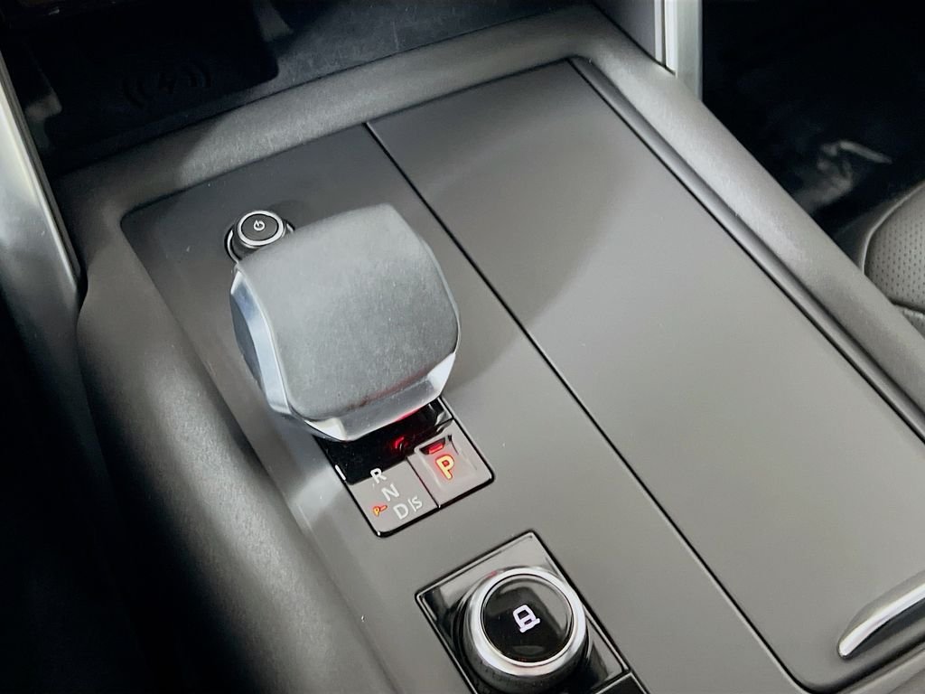 Certified Used 2025 Fuji White Land Rover Metropolitan Edition image 17