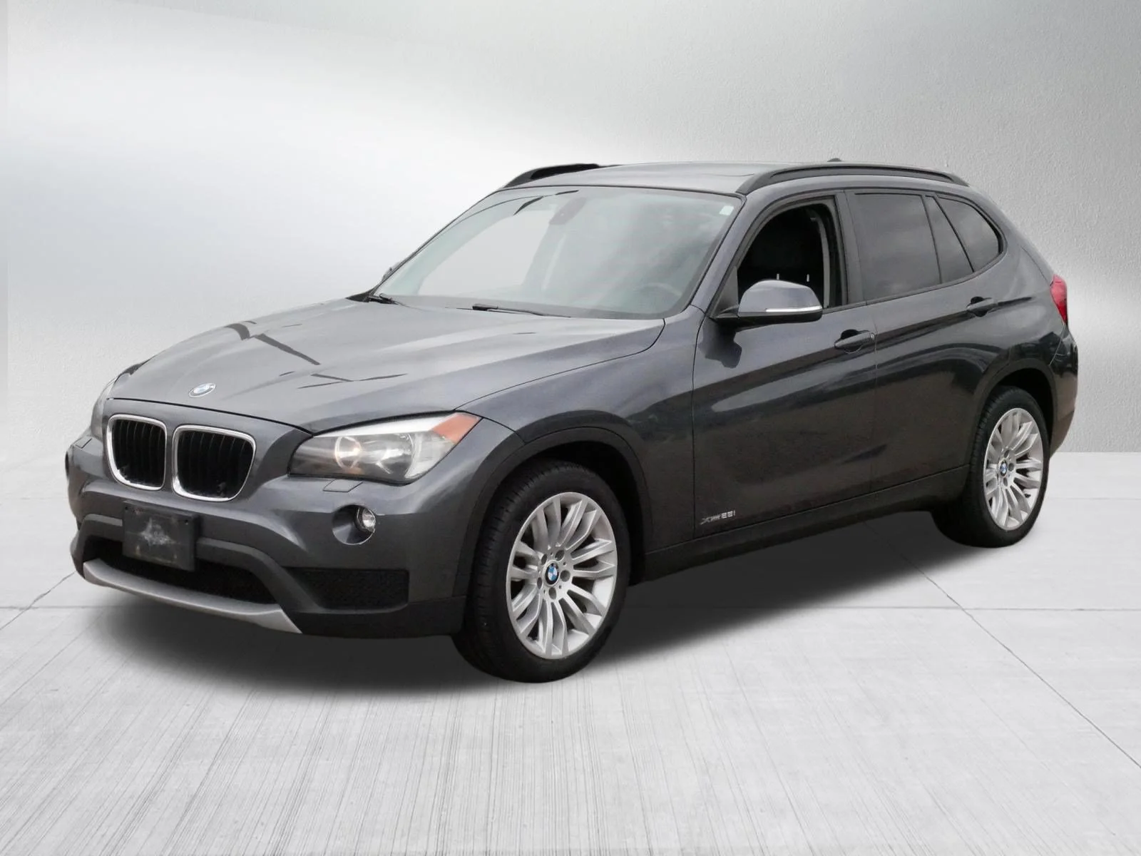 Used 2014 Gray BMW xDrive28i image 3