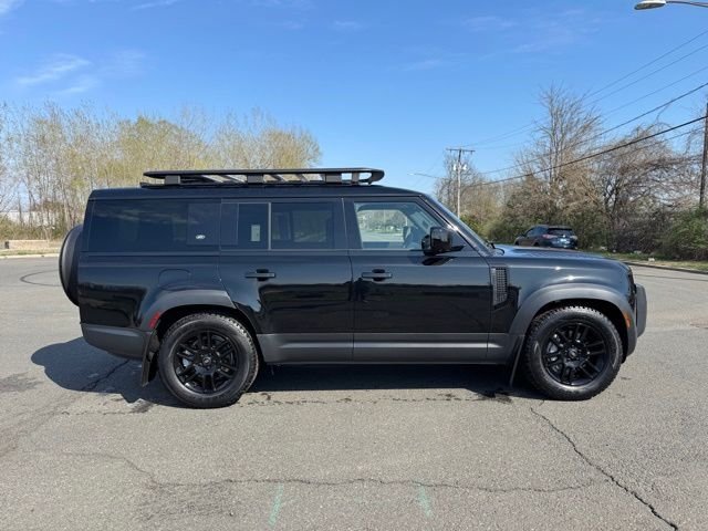 New 2023 Santorini Black Land Rover SE image 6