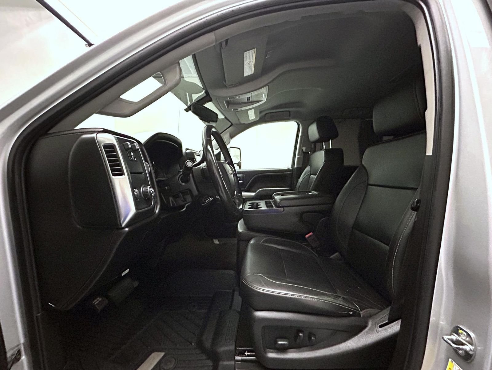 Used 2018 Silver Chevrolet LT image 10
