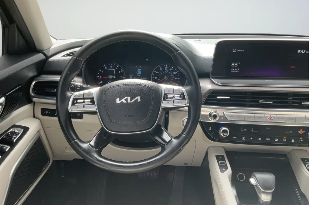 Used 2022 Black Kia EX image 13