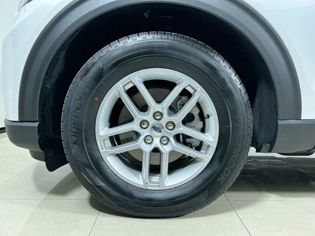 New 2026 STAR WHITE Ford Active RWD image 10