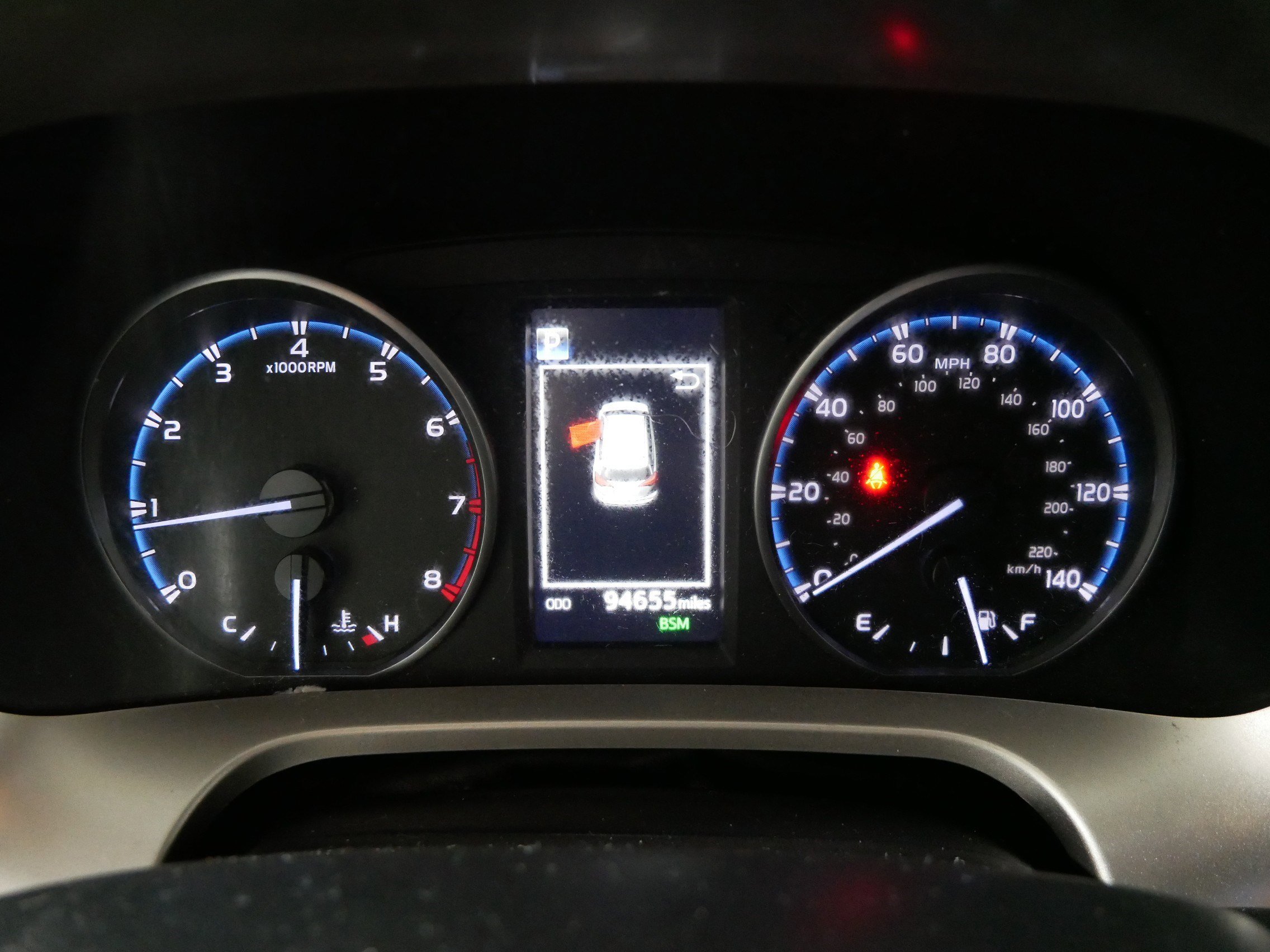 Used 2018 Super White Toyota XLE image 21