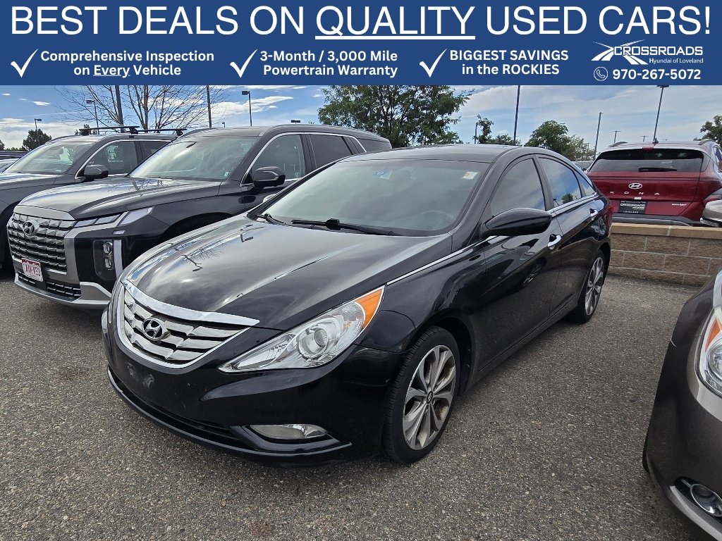 Used 2013 Midnight Black Mica Hyundai SE image 1