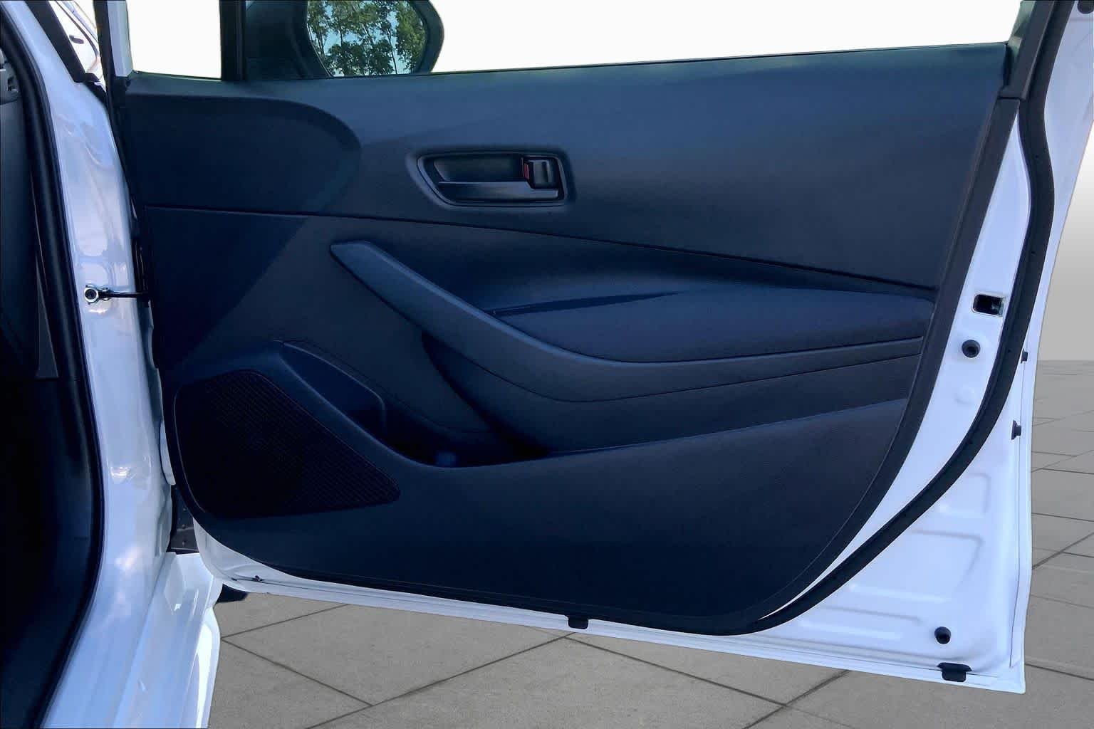 Used 2025 Ice Cap Toyota LE image 23