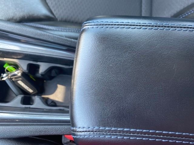 Used 2022 Granite Crystal Clearcoat Metallic Jeep Latitude image 28