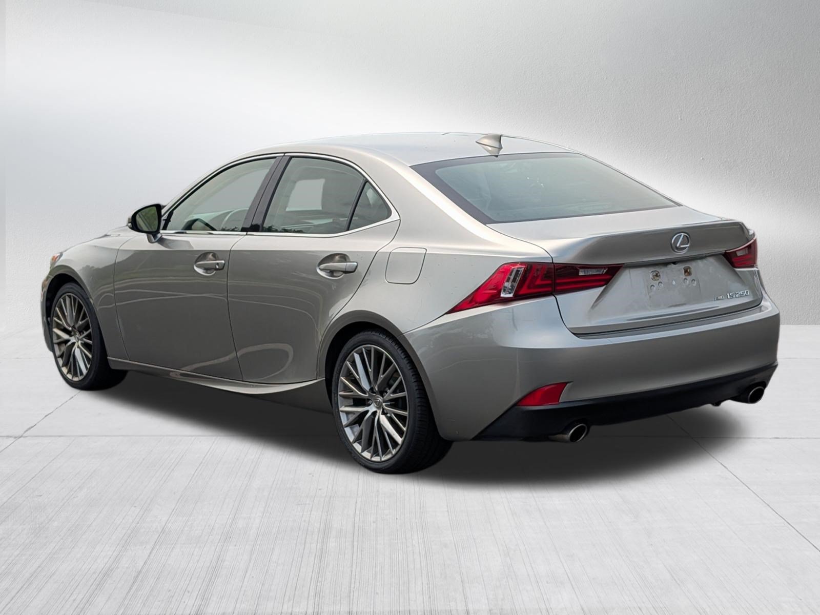Used 2015 Atomic Silver Lexus  image 5