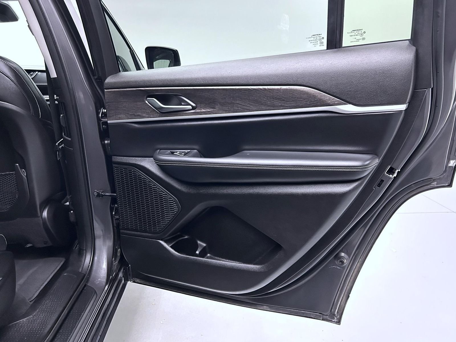 Used 2023 Gray Jeep Limited image 17