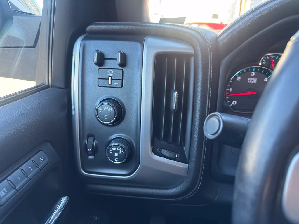 Certified Used 2018 White GMC SLT image 13