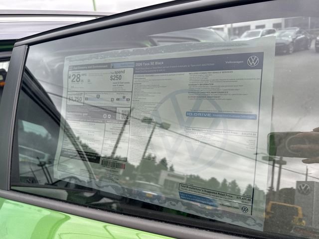 New 2026 Bright Moss Green/Blk Rf Volkswagen SE Black image 24