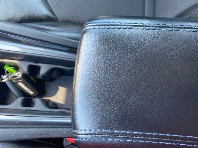 Used 2022 Granite Crystal Clearcoat Metallic Jeep Latitude image 28