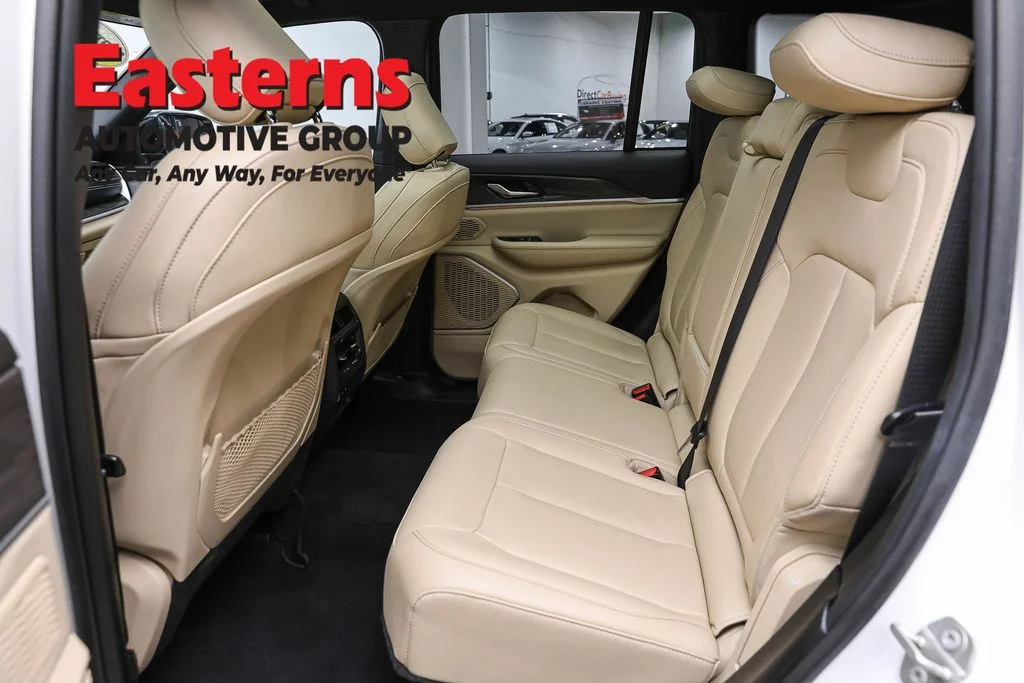 Used 2024 White Jeep 4xe image 24