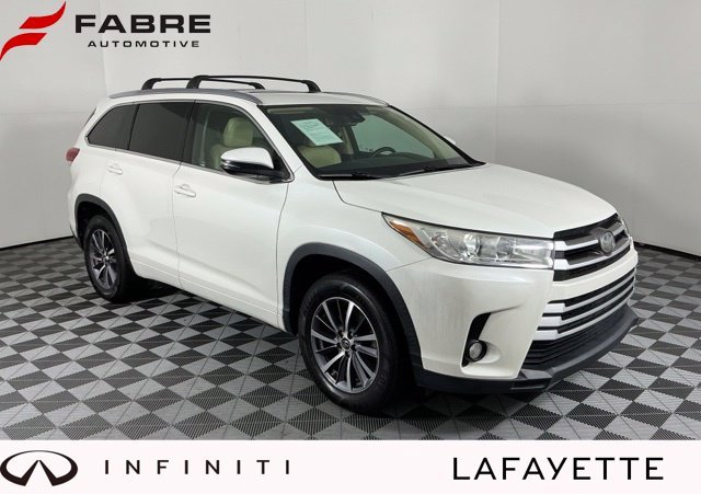 Used 2017 White Toyota XLE image 1
