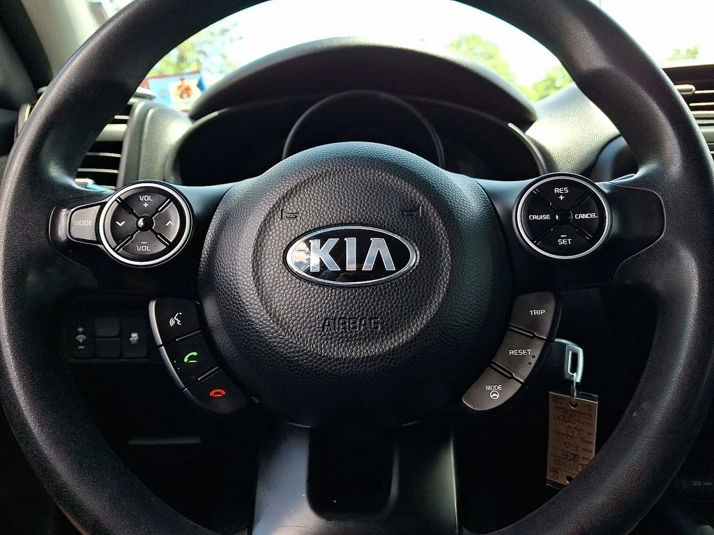 Used 2014 Green Kia Base image 17
