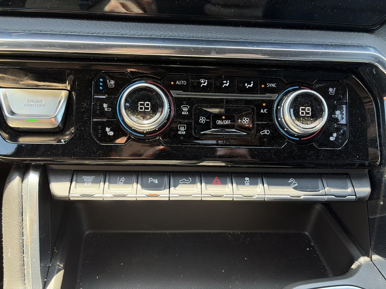Used 2025 Onyx Black GMC Denali image 20