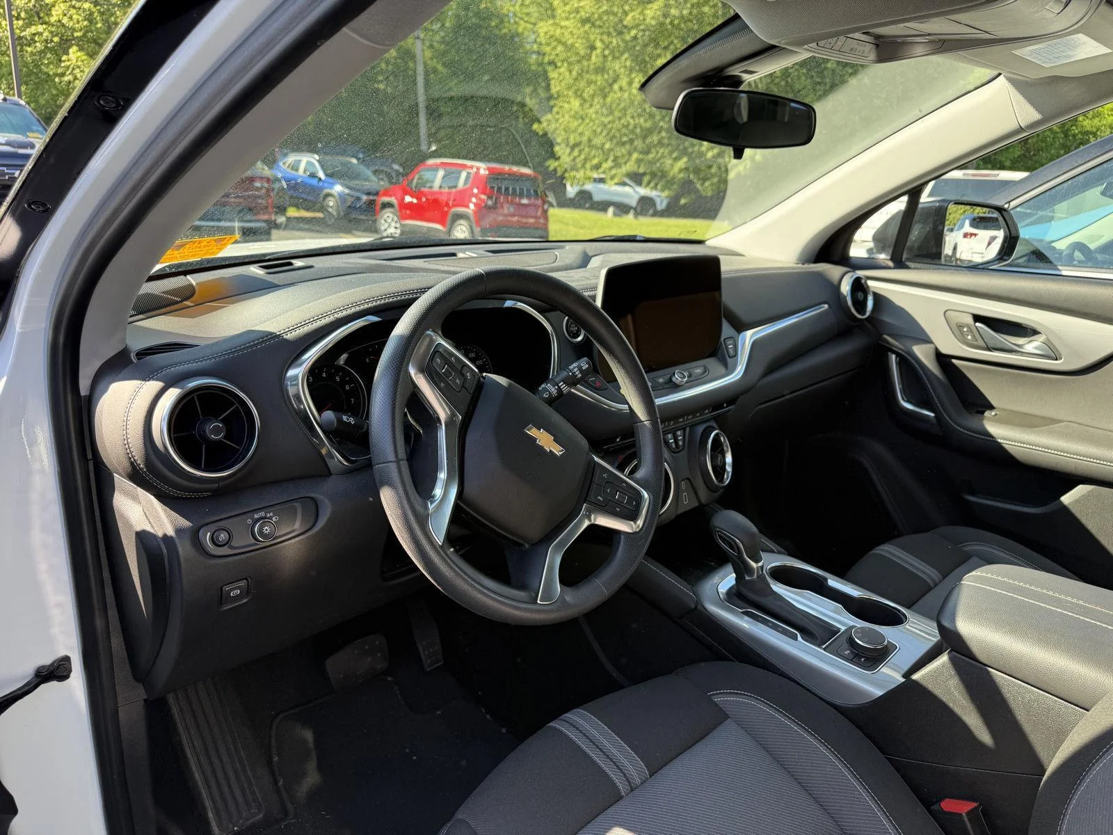 Used 2024 Summit White Chevrolet LT image 4