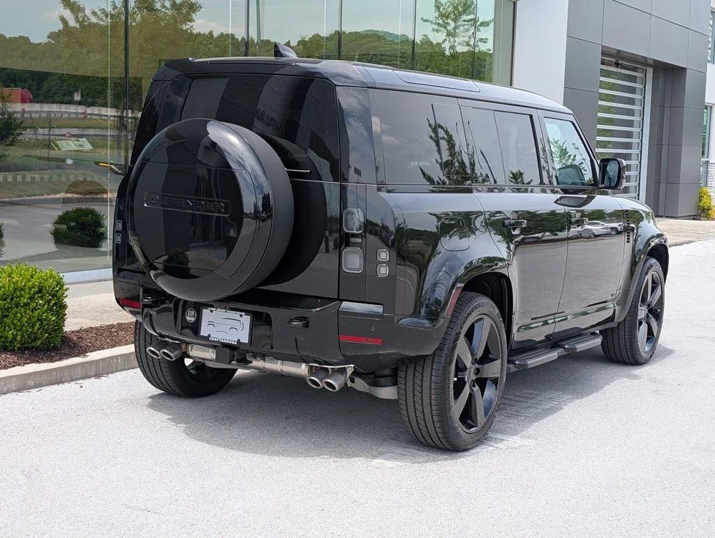 New 2026 Santorini Black Land Rover V8 image 7
