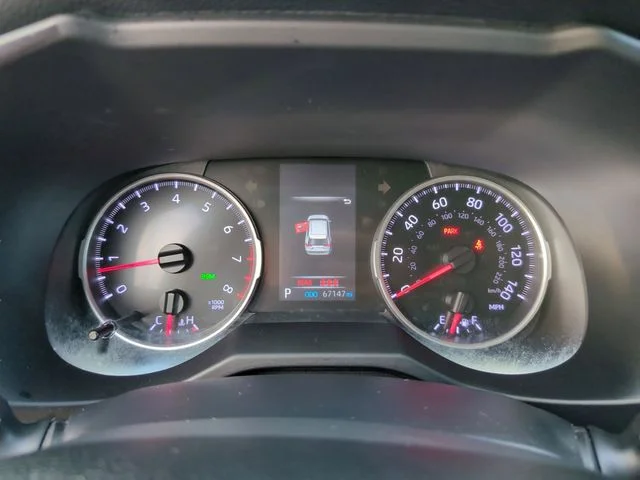 Used 2022 White Toyota XLE image 33