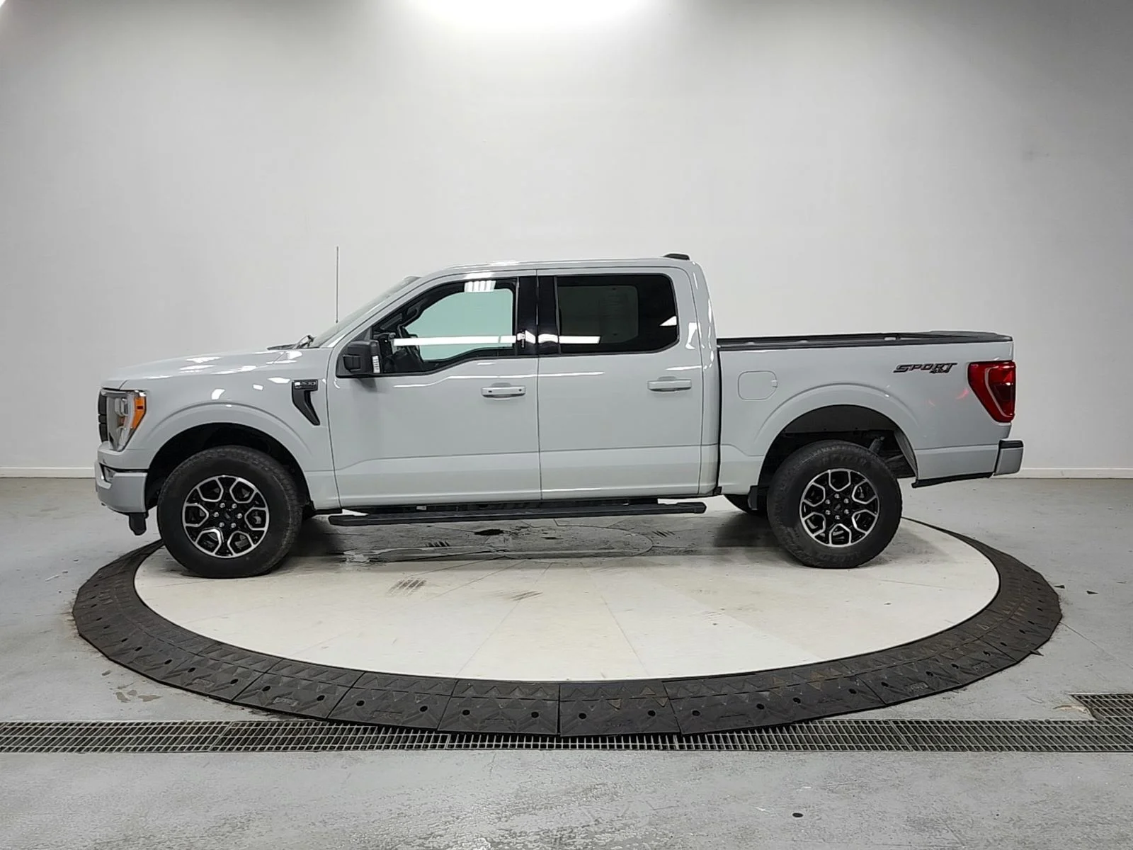 Used 2023 Avalanche Ford XLT image 5
