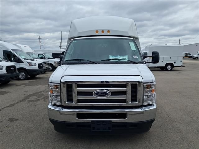 New 2025 Oxford White Ford E-350 SRW image 2