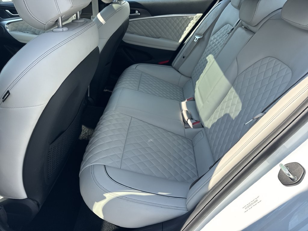 Used 2025 White Genesis 3.3T Sport Advanced image 20
