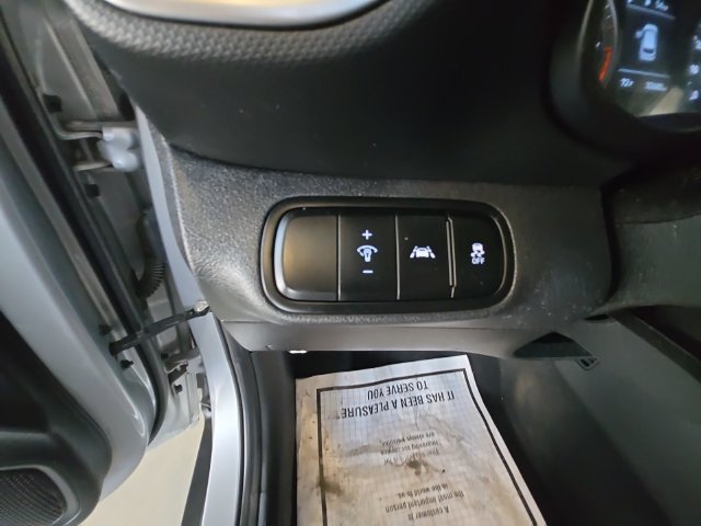 Used 2020 Silver Hyundai SE image 26