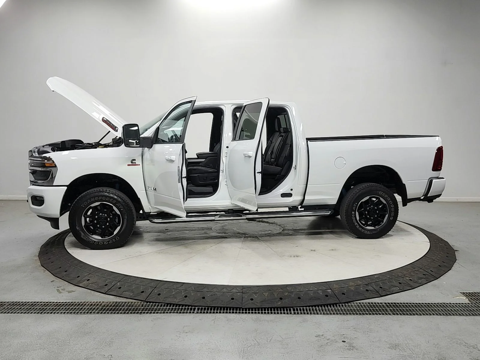 Used 2025 White Ram Laramie image 12