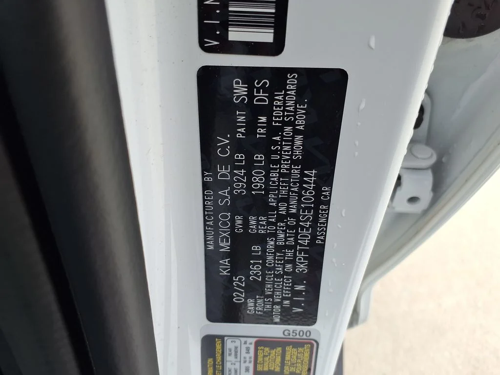 Used 2025 White Kia LXS image 32