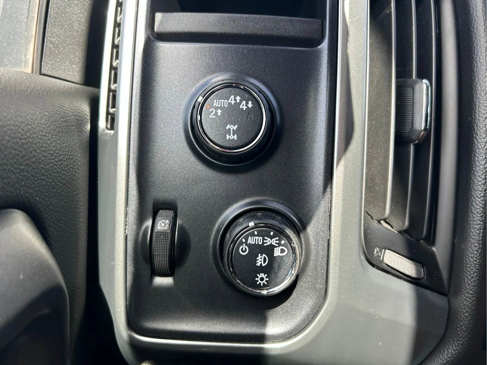 Used 2018 Graphite Metallic Chevrolet LT image 24