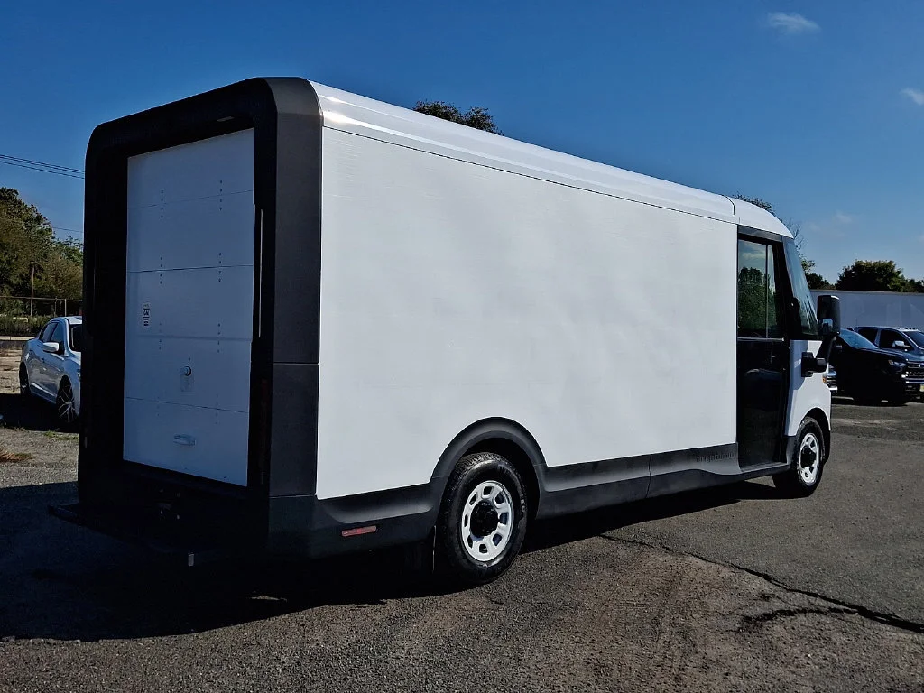 Used 2024 Oyster White BrightDrop EJY image 11
