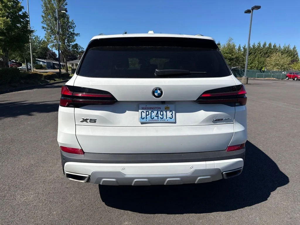 Used 2026 Alpine White BMW xDrive40i image 6