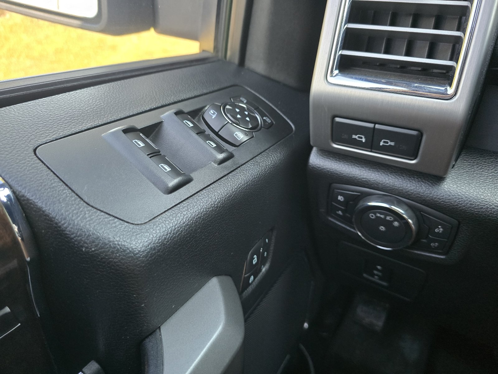Used 2015 Red Ford Platinum image 23