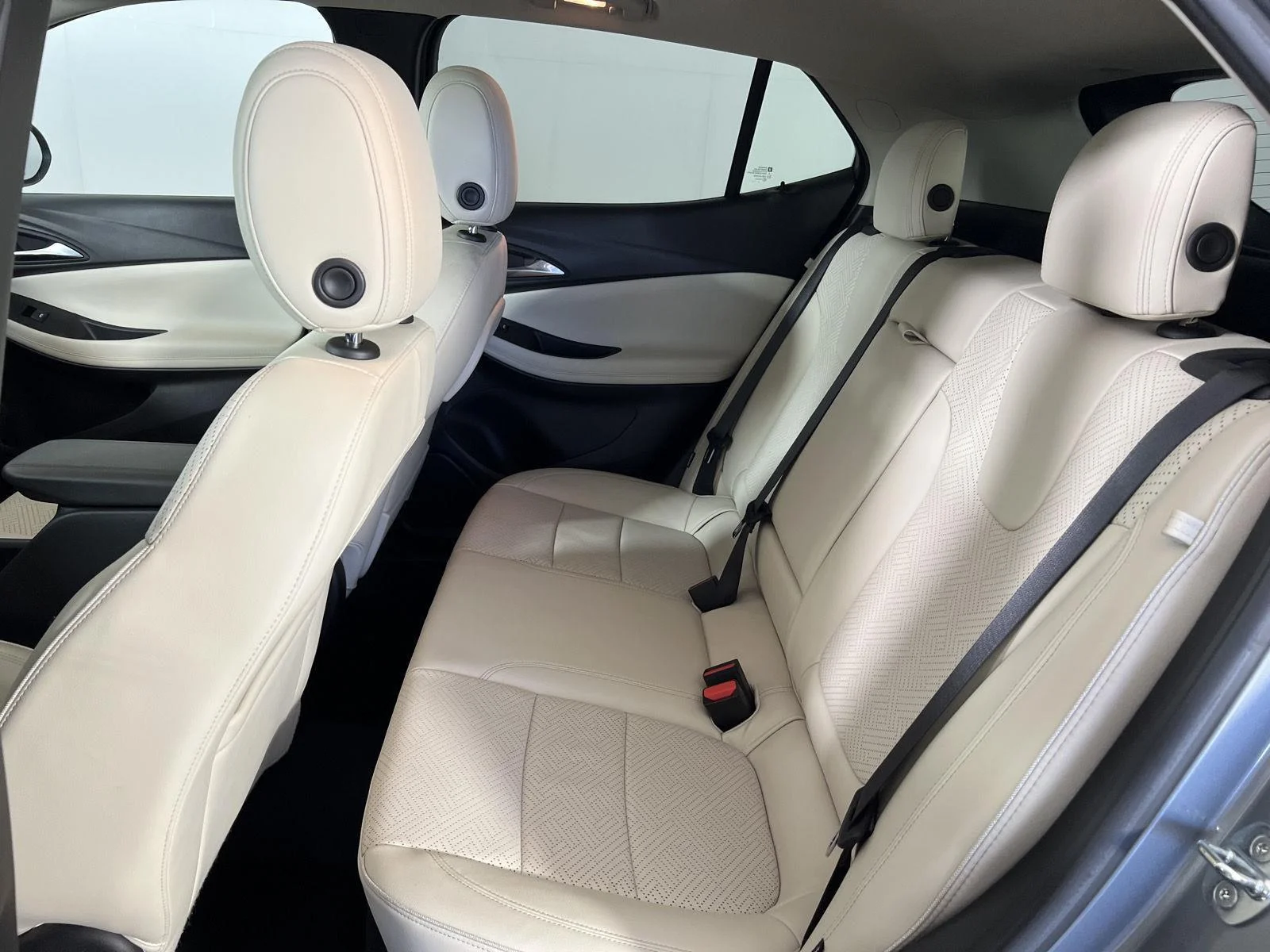 Used 2023 Moonstone Gray Metallic Buick Essence image 21