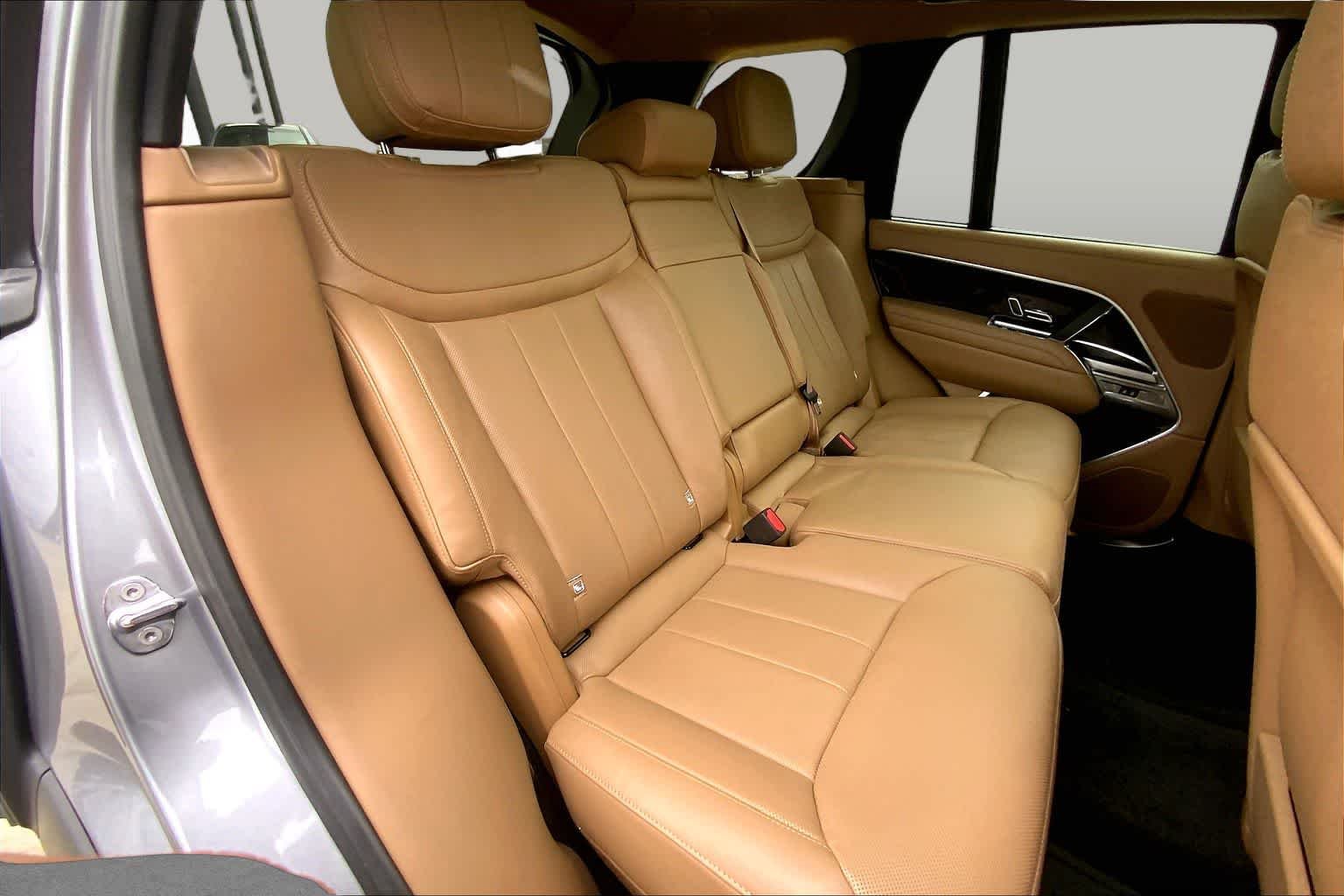 Used 2023 Eiger Grey Metallic Land Rover SE image 18