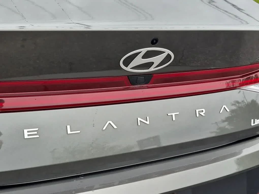 Certified Used 2024 Amazon Gray Hyundai Limited image 25