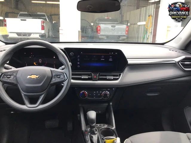 Used 2025 White Chevrolet LT image 12
