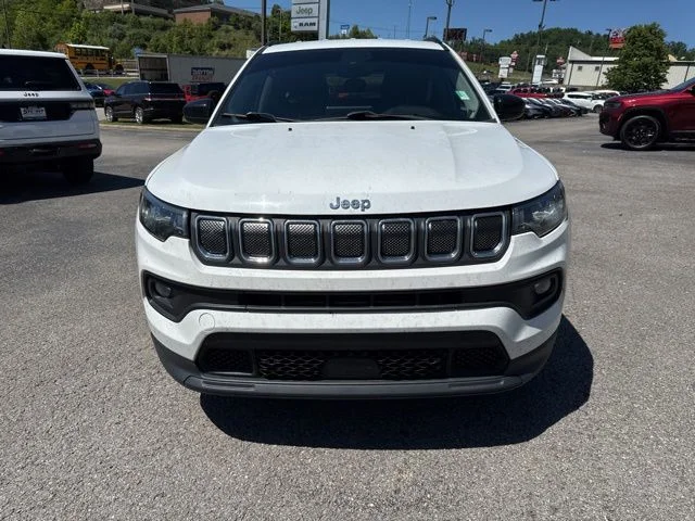Used 2022 White Jeep Latitude image 7