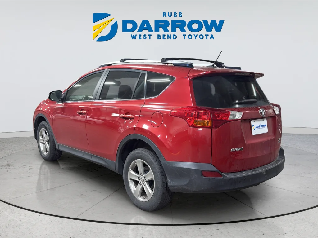 Used 2015 Red Toyota XLE image 3