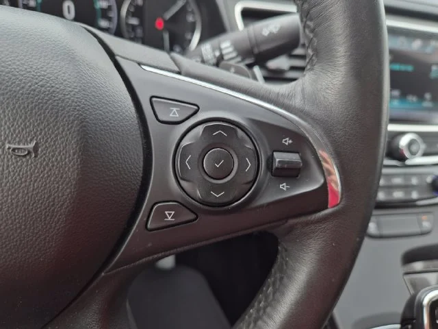 Used 2017 BLACK OYNX Buick Essence image 21