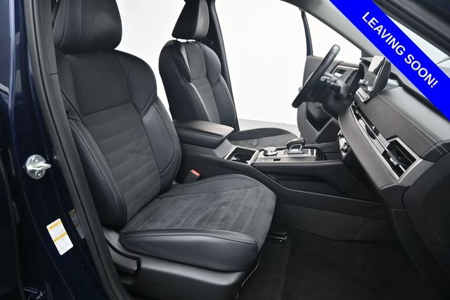 Used 2024  Mitsubishi SE image 26