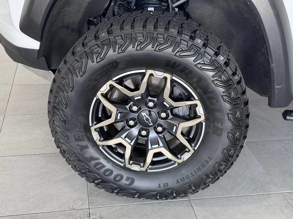 2025 Chevrolet Colorado ZR2 - Photo 4