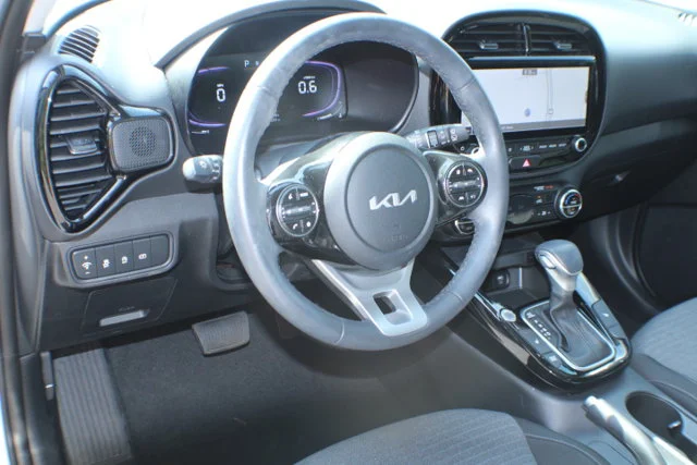 Used 2025 Snow White Pearl Kia EX image 8