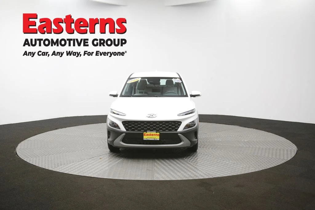Used 2022 White Hyundai SE image 49