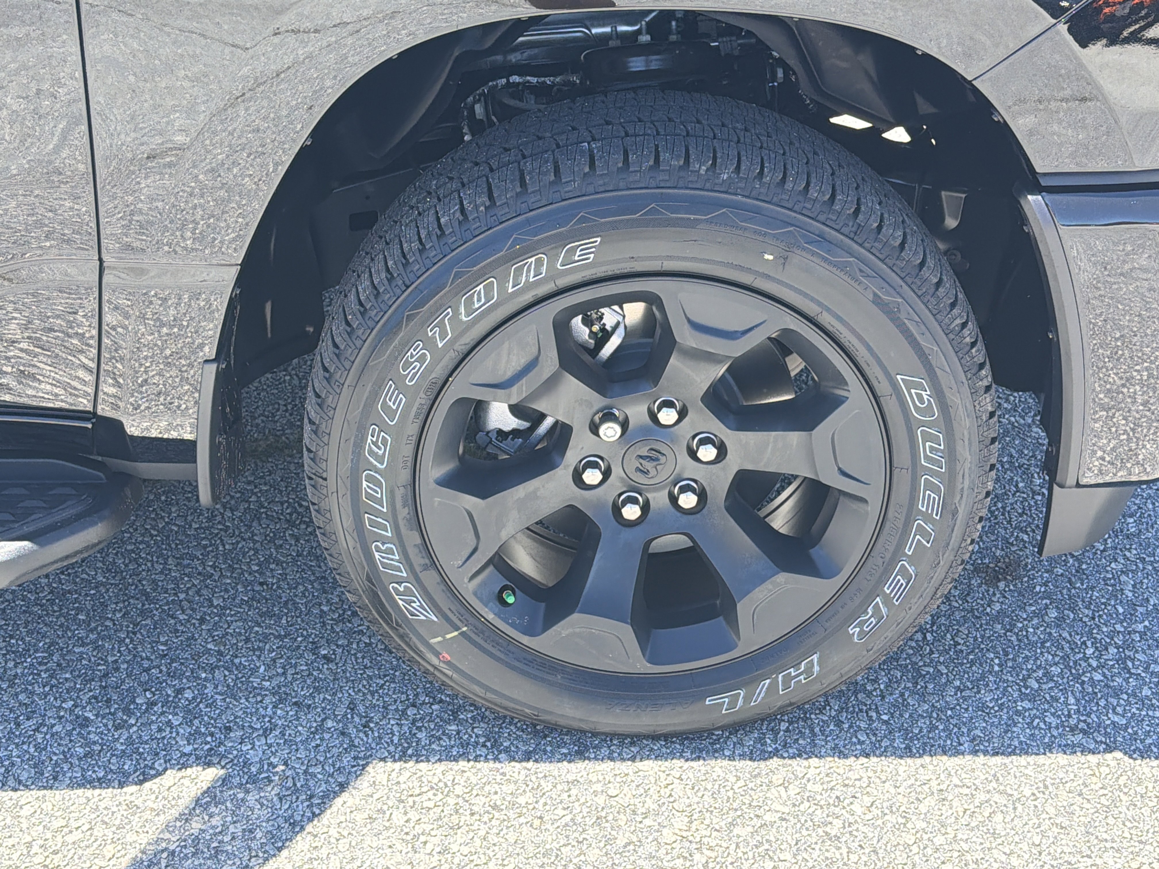 New 2026 Diamond Black Crystal Pearl-Coat Exterior Paint RAM Express image 13