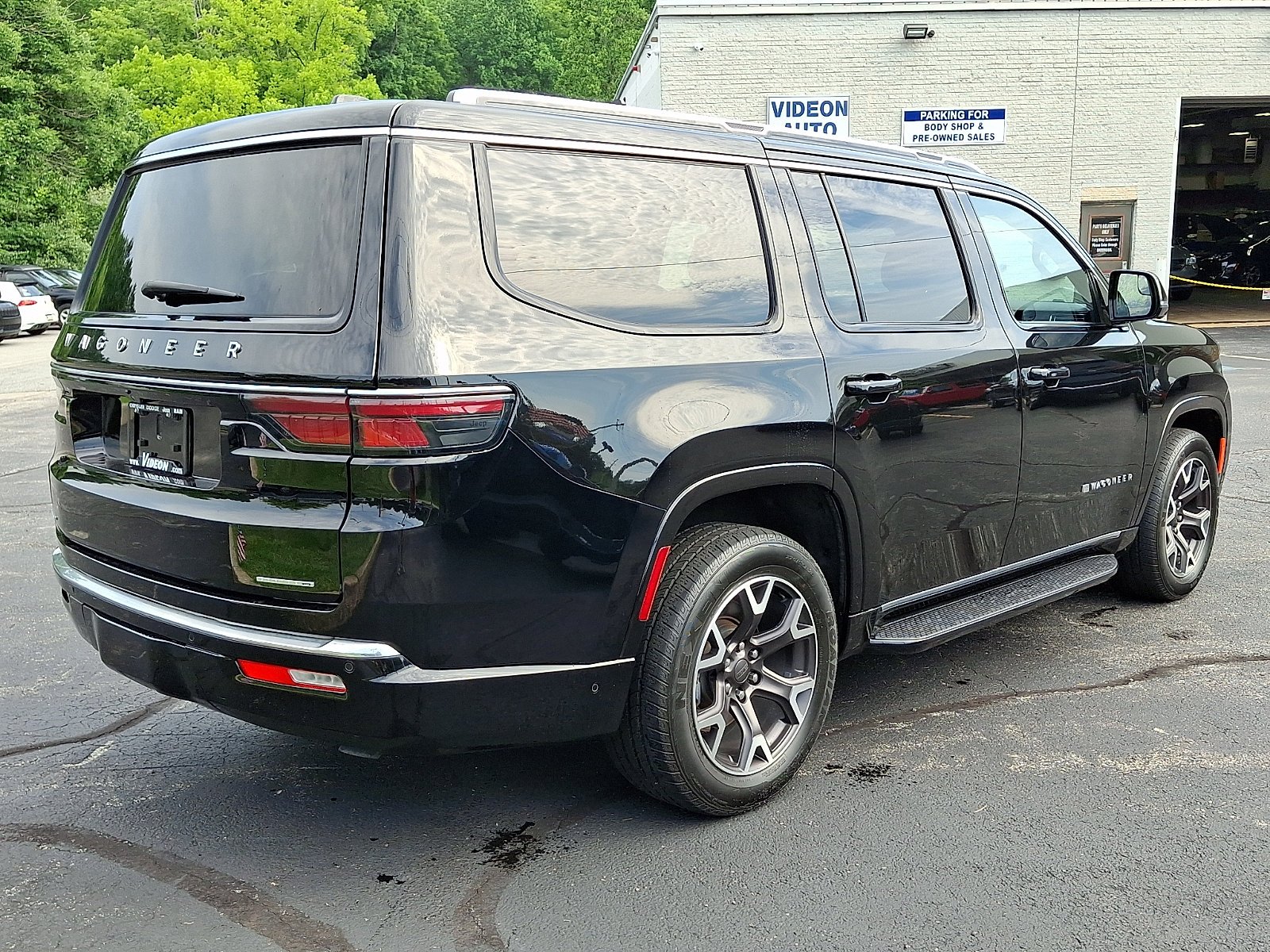 Certified Used 2023 Diamond Black Crystal Pearlcoat Jeep Series III image 6