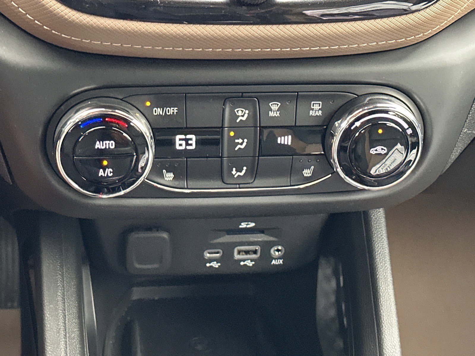 Used 2021 Midnight Blue Metallic Chevrolet ACTIV image 25